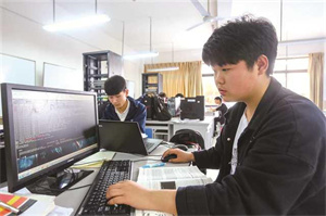 2022年郑州工业应用技术学院成人高考报名招生简章(含学费明细)